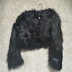 Brand new with tags boohoo faux fur coat ! Never worn !